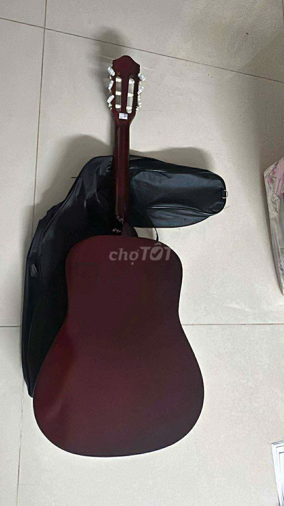 Cần bán Guitar Classic + Free Ship + Tặng phụ kiện