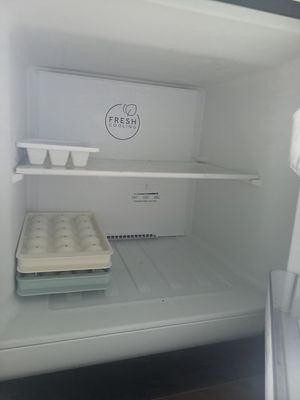 Cần Bán Tủ Lạnh Aqua 212L, Màu Bạc