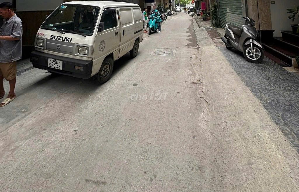 BÁN NHÀ NGUYỄN KHANG, 75M2, 33.48 TỶ, Ô TÔ TRÁNH, THANG MÁY,KD SẦM UẤT