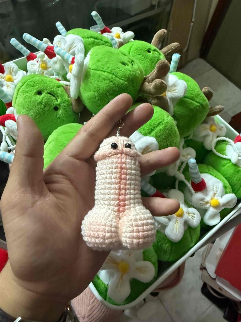 Móc khóa len Nâu đen, Hồng tươi. Mua bán Sở thích khác tại Thành phố Biên Hòa Đồng Nai được đăng bởi Thành Lê hình 1