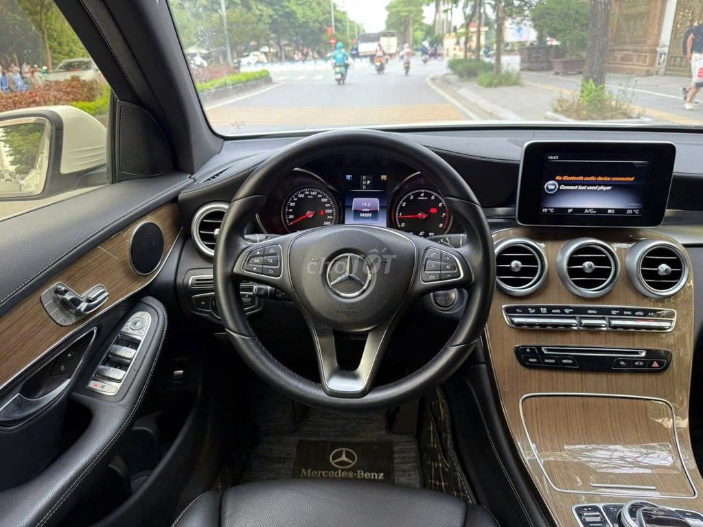 Mercedes Benz GLC 2016 250 4MATIC - 96000 km. Mua bán Ô tô tại Quận Bắc Từ Liêm Hà Nội được đăng bởi thùy dương hình 3
