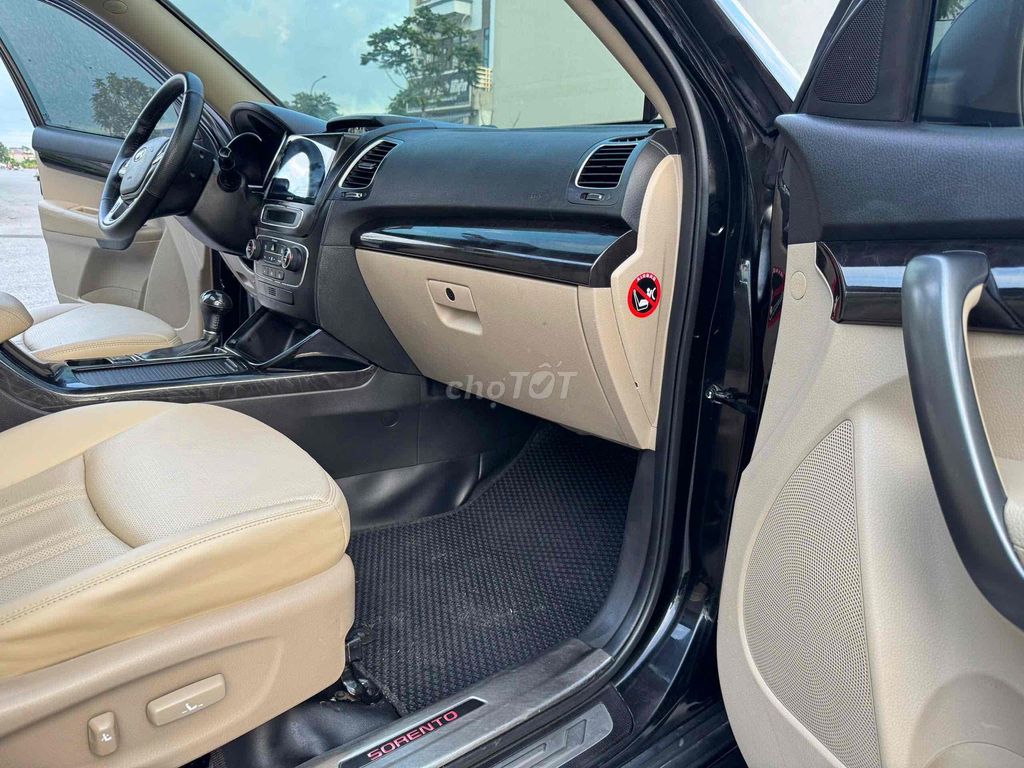 Kia Sorento 2017 2WD 2.2 DATH - 102000 km. Mua bán Ô tô tại Huyện Gia Lộc Hải Dương được đăng bởi Nhất Tín Ô Tô Hải Dương hình 12