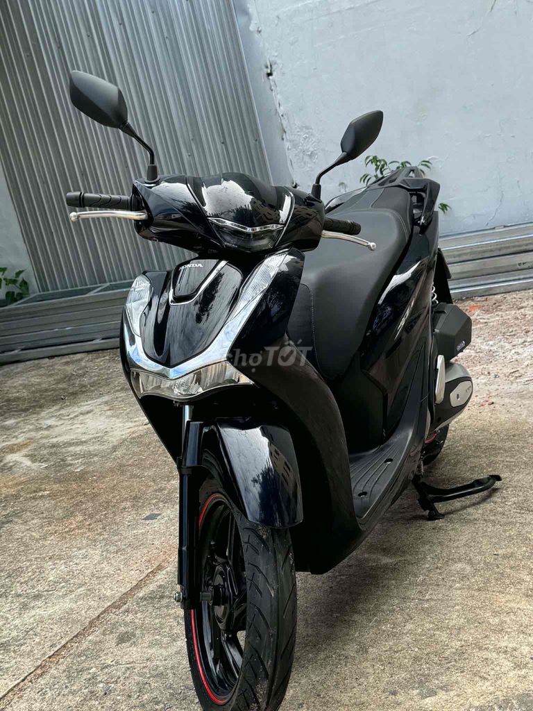 Honda SH 125 2023 черный глянцевый в идеале от собственника