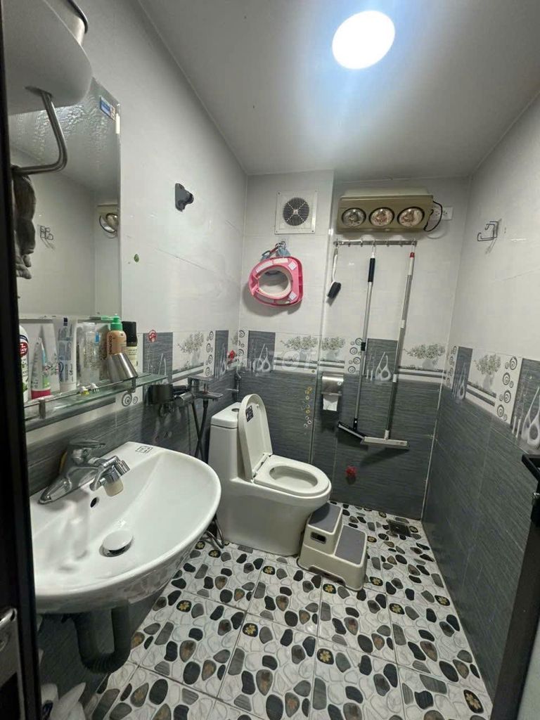 Аренда дома в переулке 274 Динь Конг, 45м2 х 3 этажа, 2 спальни