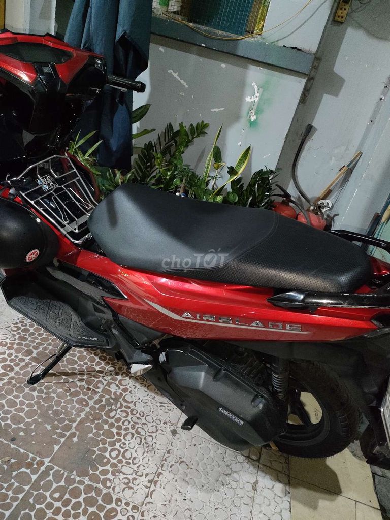 Воздушный клинок Honda 125 куб. см 2023, красный, 26078 км