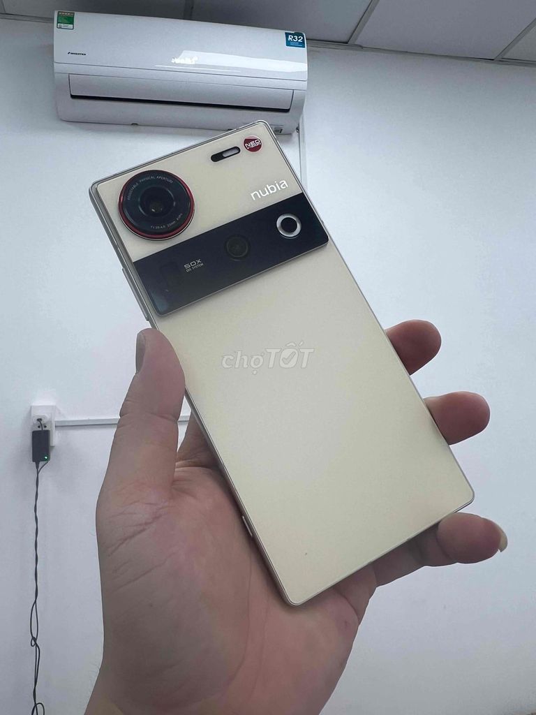 Nubia Z70 Ultra 12GB/256GB Vàng. Mua bán Điện thoại tại Thành phố Biên Hòa Đồng Nai được đăng bởi TUẤN LINH MOBILE hình 1