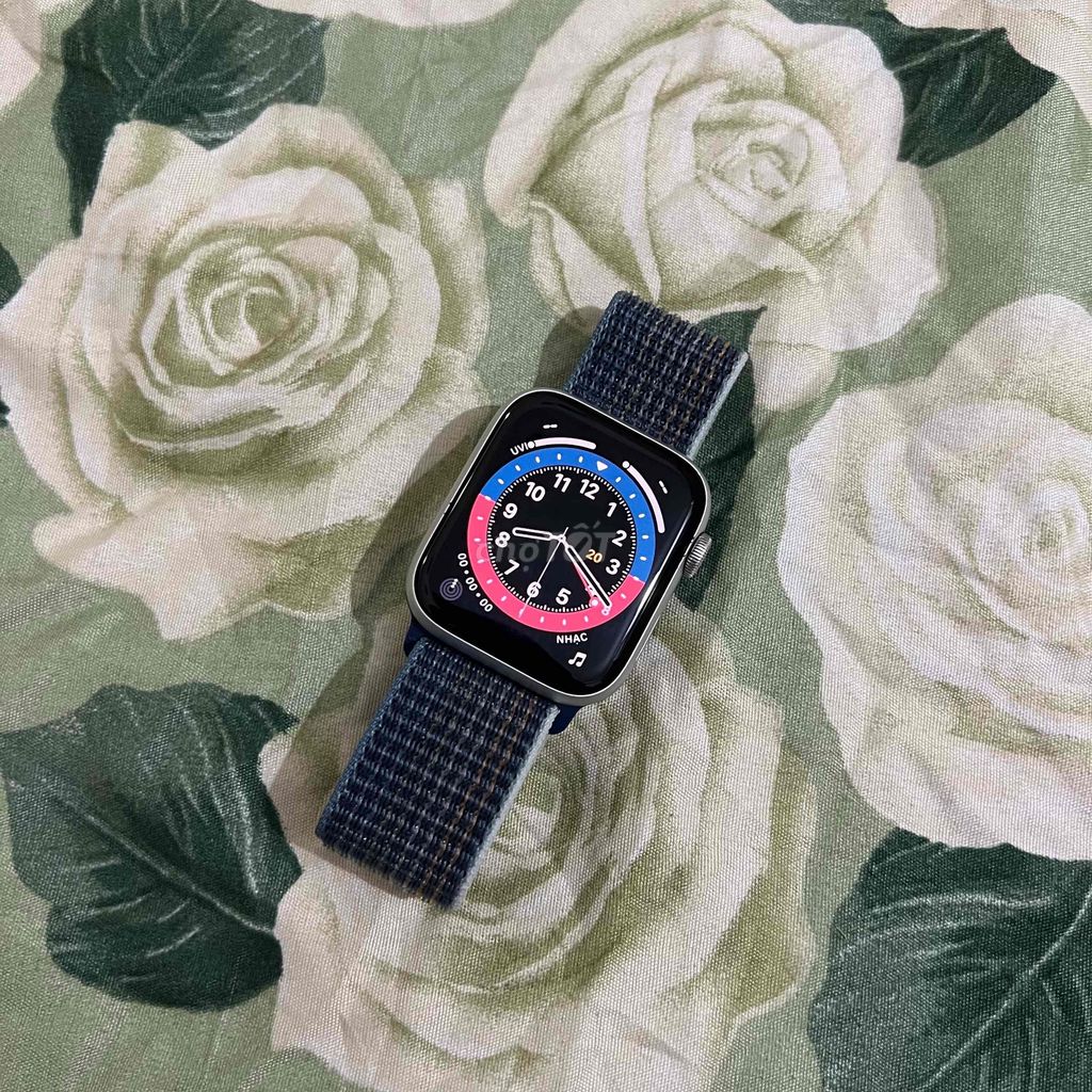 Bán Apple Watch SE 2 size 44mm 2023 còn đẹp 99%