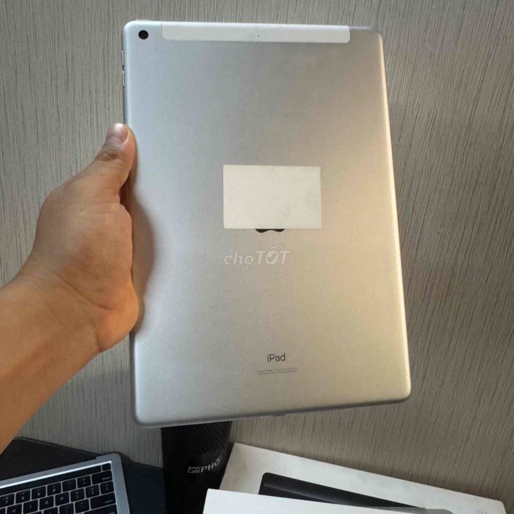 iPad Gen 8 Wifi 4G 32GB bac pin9x%. Mua bán Máy tính bảng tại Quận 3 Tp Hồ Chí Minh được đăng bởi Phúc Nguyễn hình 1