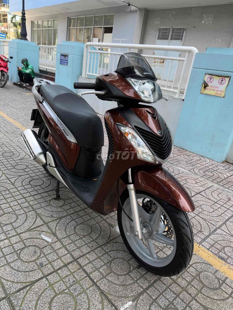 Honda SH150 2011 Nâu 30000 km. Mua bán Xe máy tại Quận 10 Tp Hồ Chí Minh được đăng bởi Giang Lê hình 1
