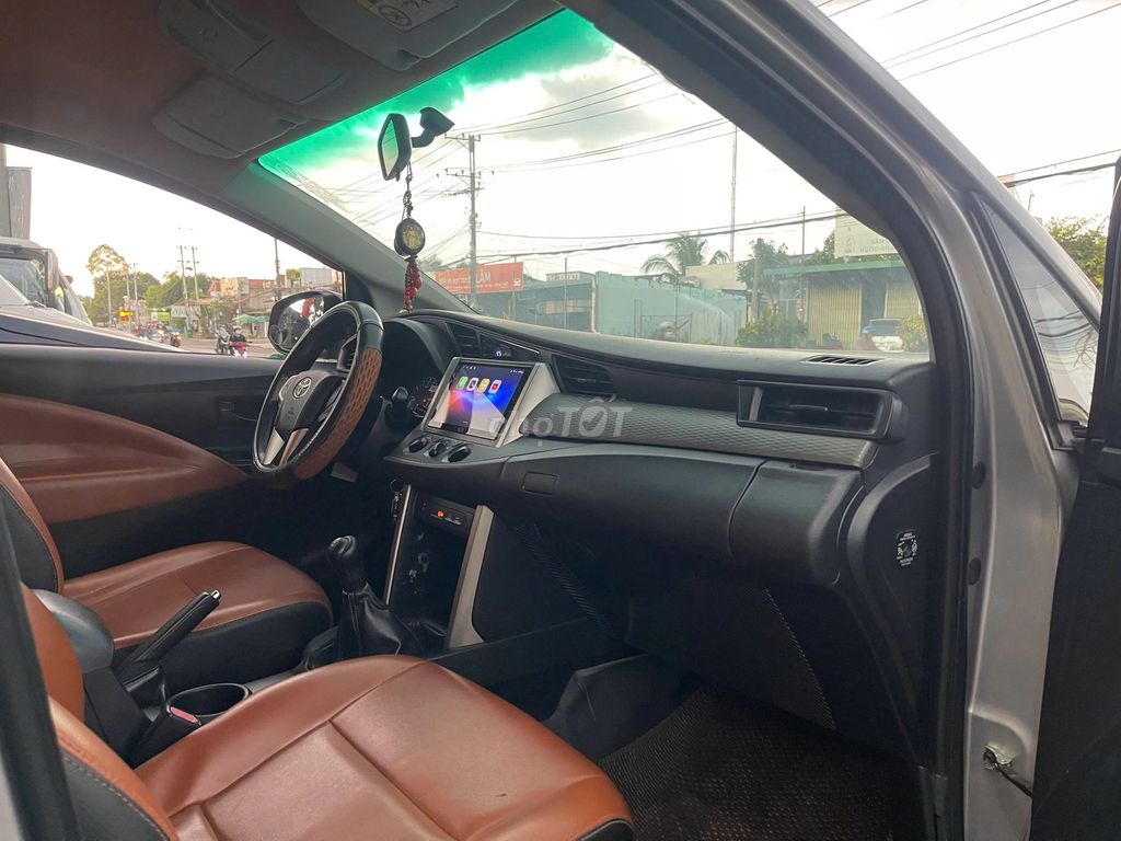 Toyota Innova 2017 2.0E chất gia đình.. Mua bán Ô tô tại Huyện Tân Phú Đồng Nai được đăng bởi Salon AUTO THÀNH TRUNG Đồng Nai hình 9