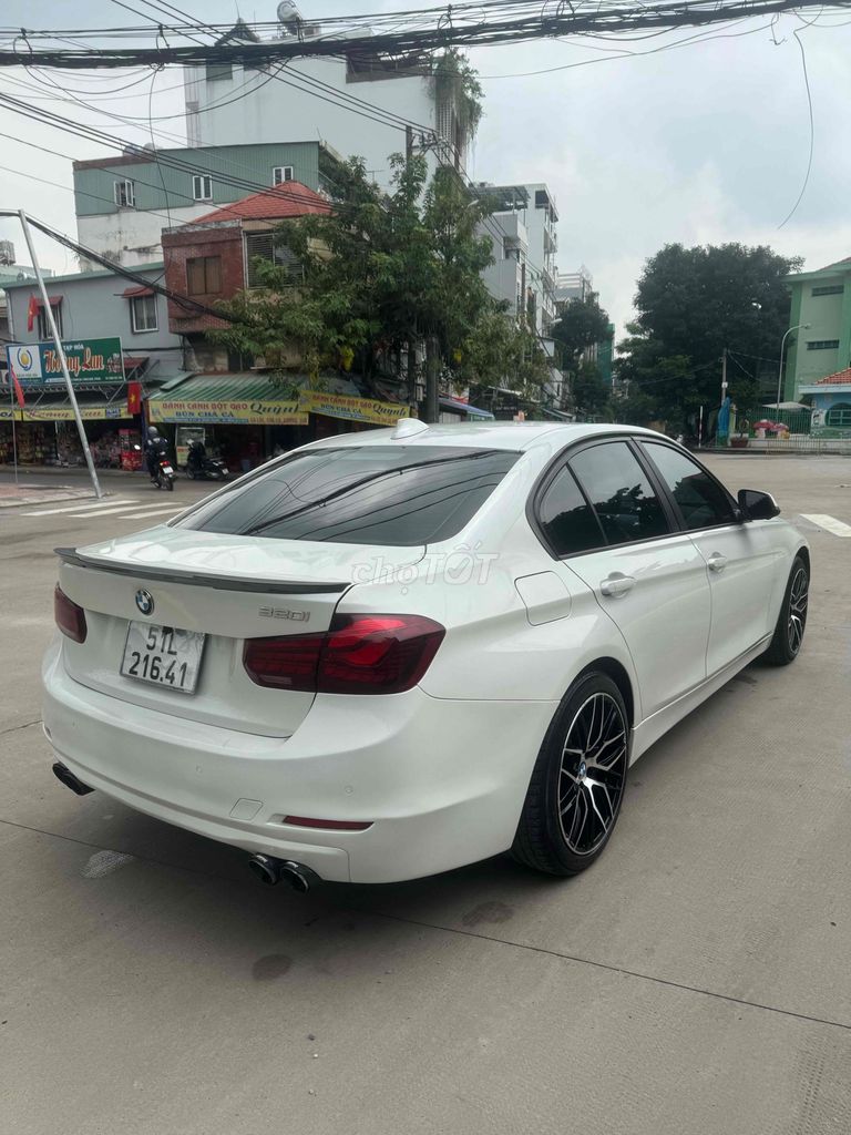BMW 3 Series 2013 белый с большим количеством тюнинга