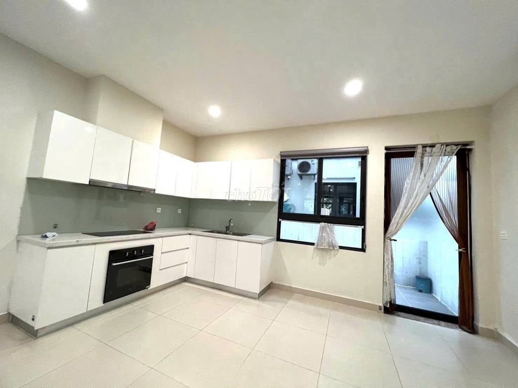 Вилла в Vinhomes, 122.5 кв.м, полностью меблирована