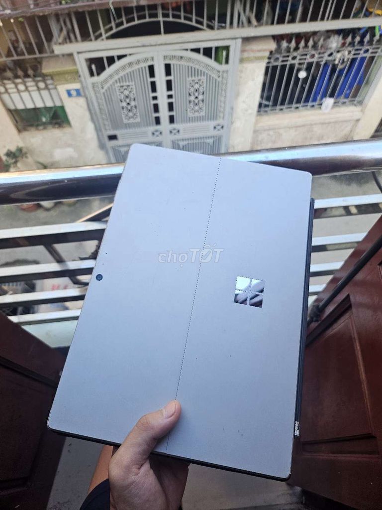 Surface Pro 5 i7-7660U 16GB/500GB SSD Xám. Mua bán Máy tính bảng tại Quận Hà Đông Hà Nội được đăng bởi Nguyễn Tiến Đạt hình 1