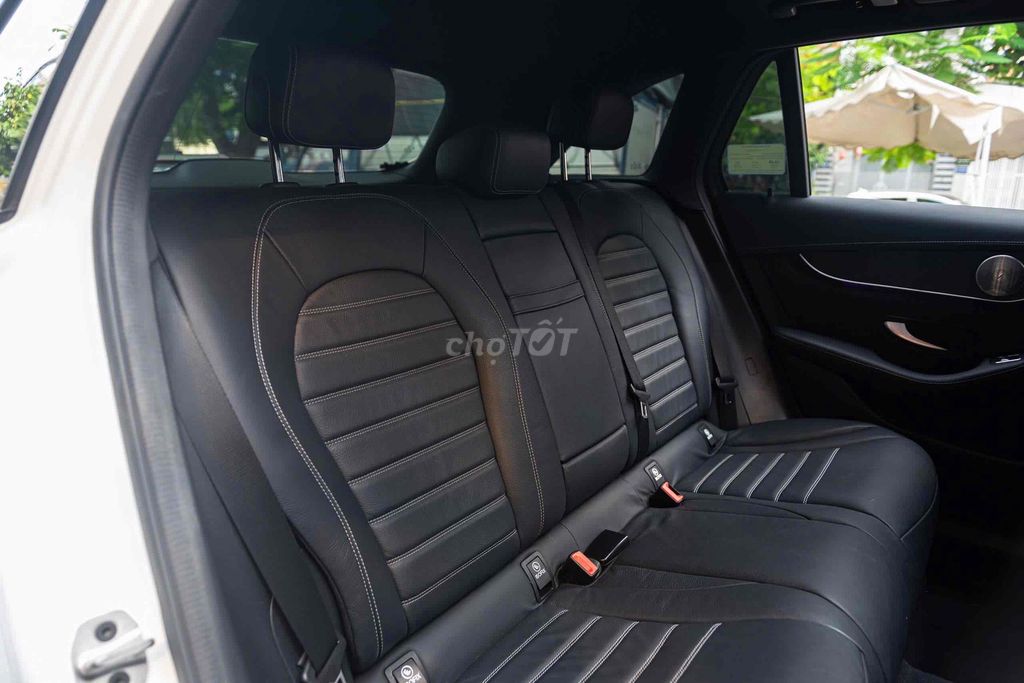 Mercedes GLC300 4Matic Model 2022 - Trắng/Đen. Mua bán Ô tô tại Quận 7 Tp Hồ Chí Minh được đăng bởi Thật Nguyễn LongAnh Auto hình 10