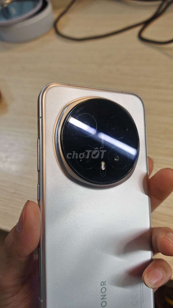 Honor Magic 8 Pro quốc tế 1TB Vàng. Mua bán Điện thoại tại Quận Hoàng Mai Hà Nội được đăng bởi Hoàng Trâm hình 1