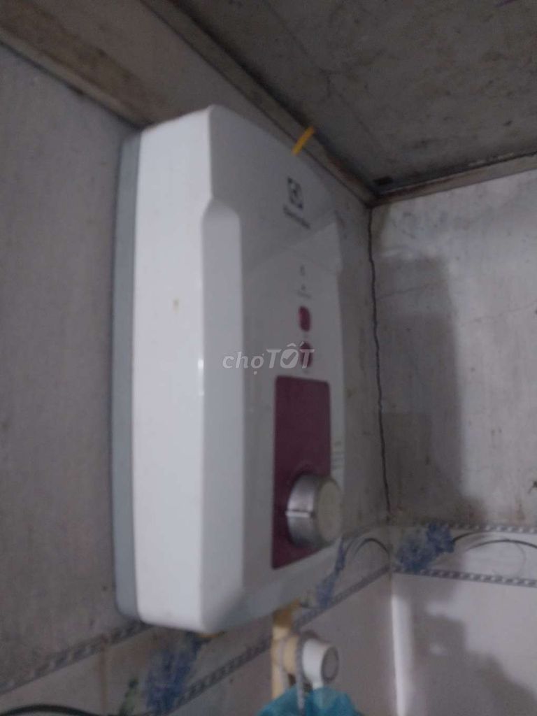 Máy nước nóng Electrolux Trắng Đã qua sử dụng. Mua bán Thiết bị vệ sinh, nhà tắm tại Huyện Tam Bình Vĩnh Long được đăng bởi Phuc hình 1