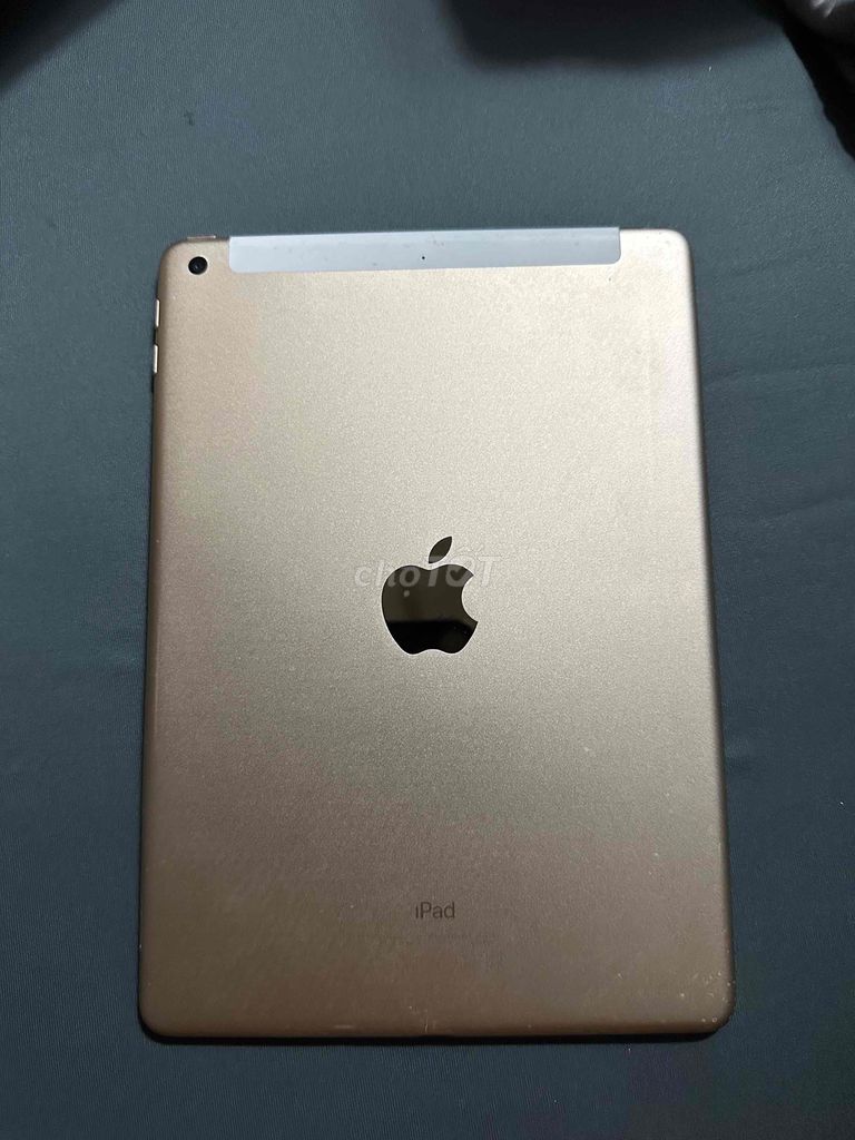 Apple iPad Gen 5 Vàng. Mua bán Máy tính bảng tại Huyện Cầu Ngang Trà Vinh được đăng bởi Châu Bèo hình 1