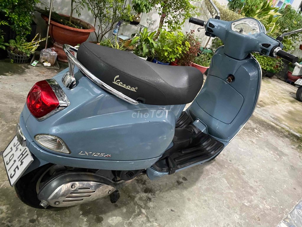 Vespa 2010 xe cực đẹp cục máy bao êm ngon. Mua bán Xe máy tại Quận 5 Tp Hồ Chí Minh được đăng bởi JM hình 6