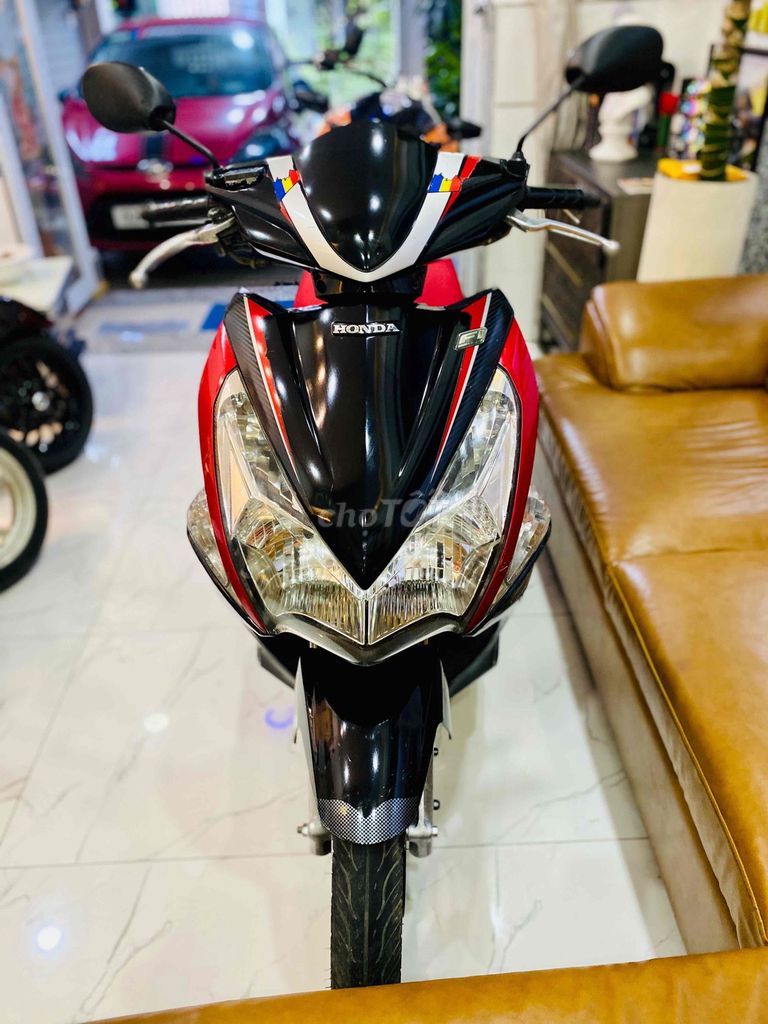 Скутер Honda Air Blade FI красно-черный