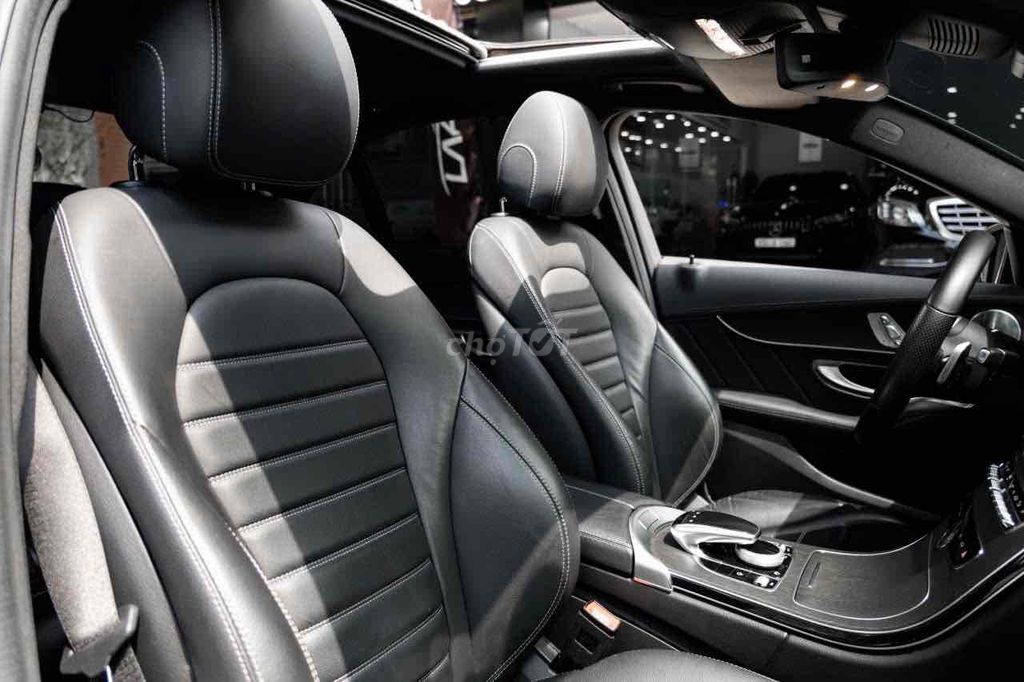 LONG ANH AUTO về Mercedes C300 AMG 2019. Mua bán Ô tô tại Quận 7 Tp Hồ Chí Minh được đăng bởi LongAnh AuTo  hình 8