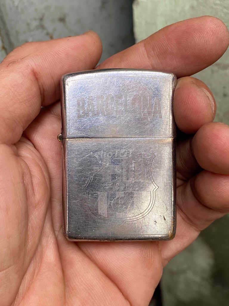 Vỏ zippo Mỹ 2012 còn xài tốt.