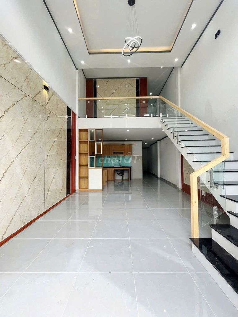 Bán gấp nhà sẵn 1 trệt 1 lửng mới tinh dọn vào ở ngay, Gần Cây Xăng 75