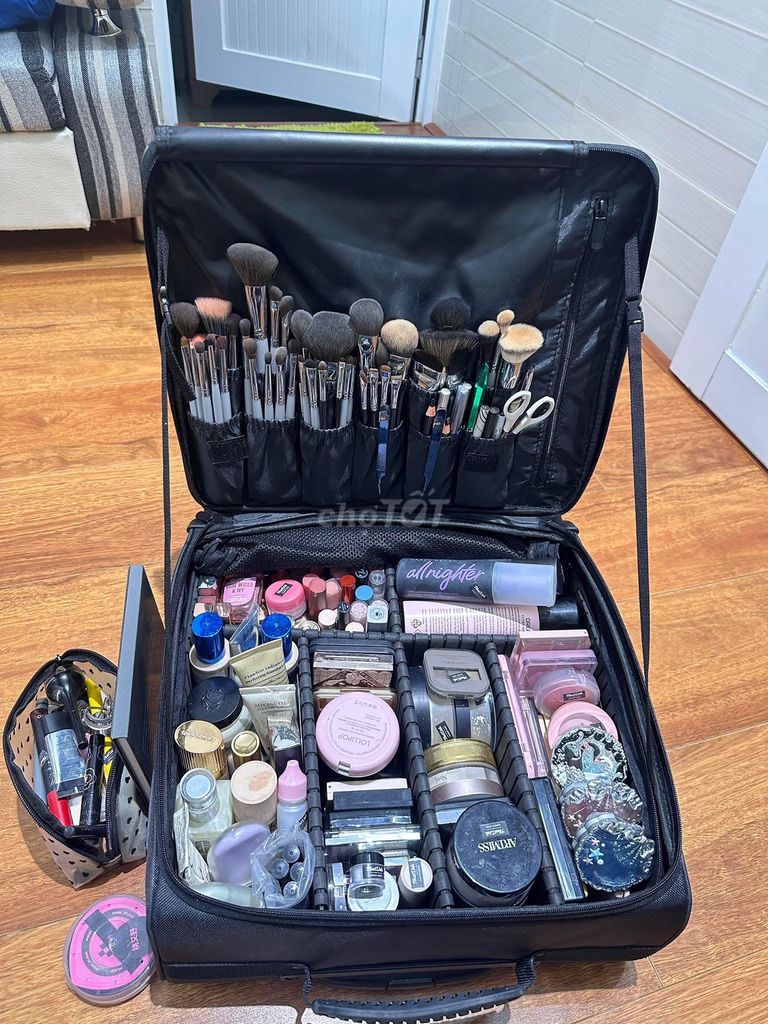 Cốp trang điểm nữ vải đen. Mua bán Phụ kiện thời trang khác tại Quận Tân Phú Tp Hồ Chí Minh được đăng bởi Linh hình 1