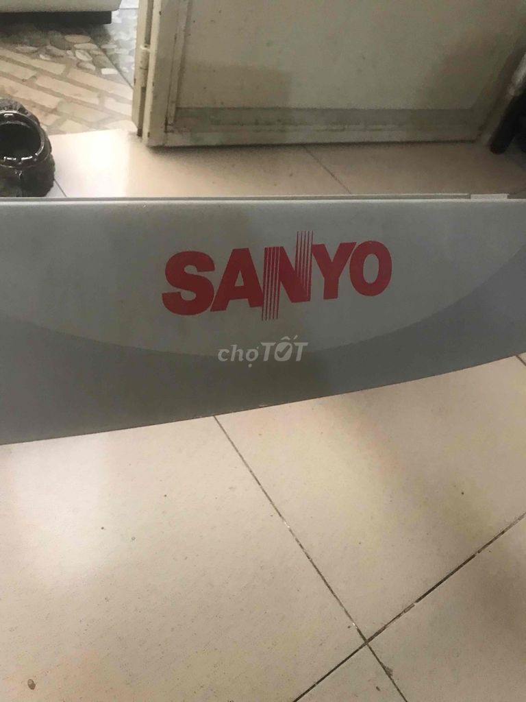 KỆ CHÂN TỦ LẠNH SANYO