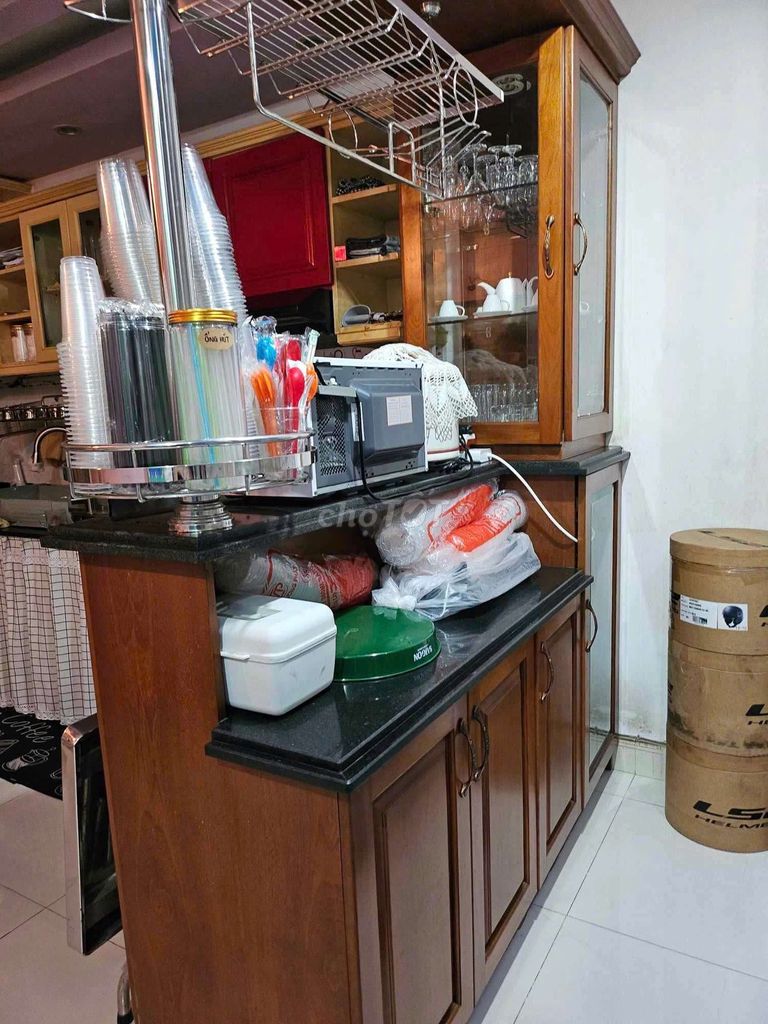 Quầy bar Gỗ tự nhiên Nâu Kệ ly, tủ kính. Mua bán Tủ, kệ gia đình tại Quận 6 Tp Hồ Chí Minh được đăng bởi KimLâm Nguyễn hình 1