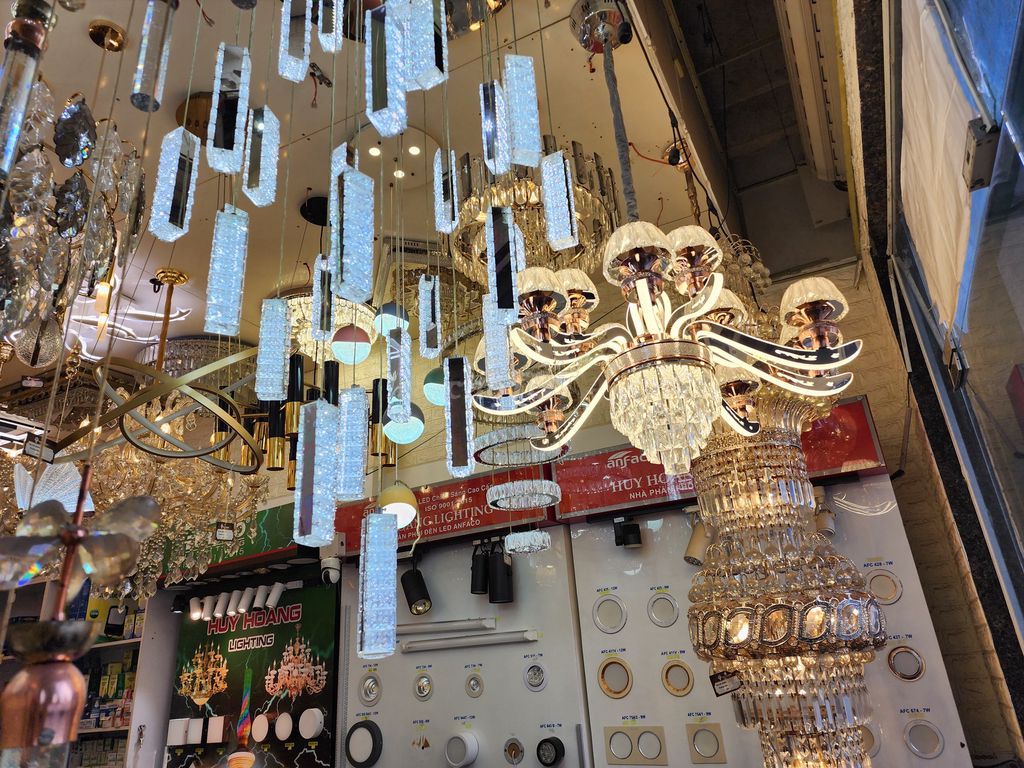 Đèn chùm Huy Hoàng Lighting. Mua bán Đèn tại Quận Tân Bình Tp Hồ Chí Minh được đăng bởi Phạm Thiện Lộc hình 1