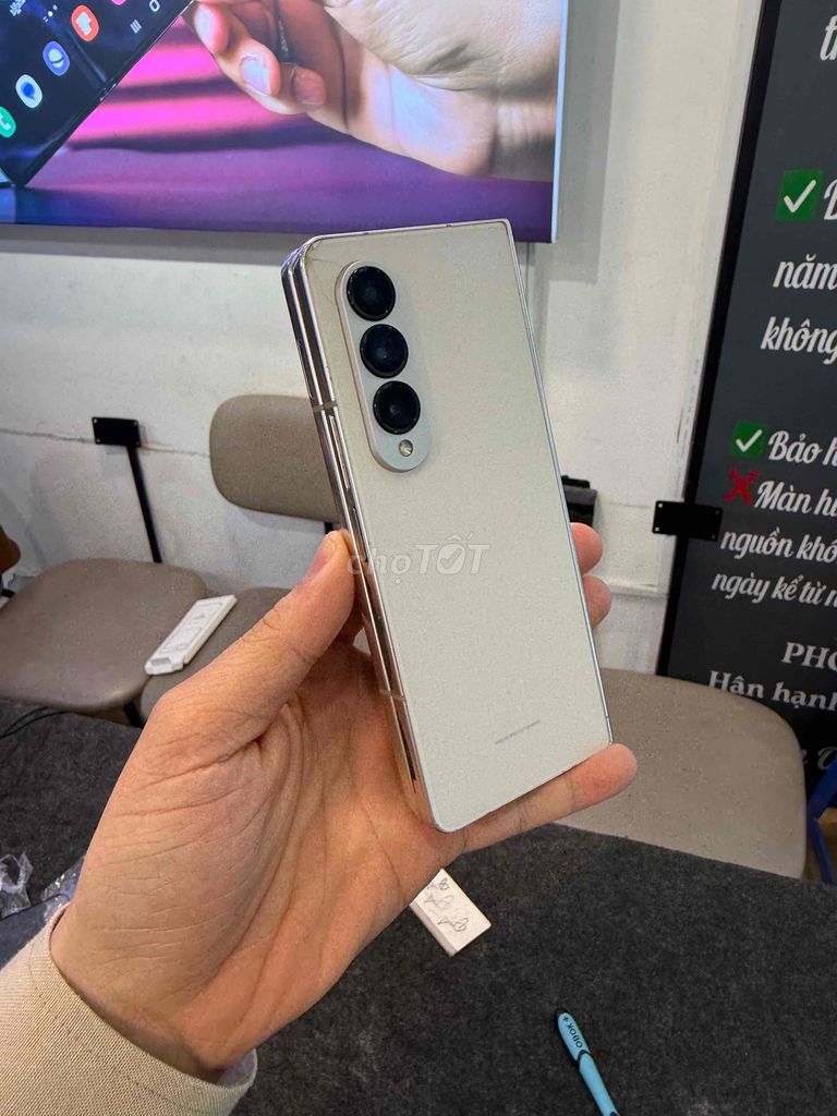 Samsung Galaxy Z Fold4 256GB Trắng. Mua bán Điện thoại tại Quận 3 Tp Hồ Chí Minh được đăng bởi 2 Hand STORE  hình 1