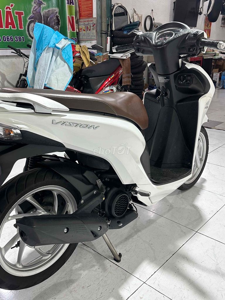 Honda Vision, белый, скутер