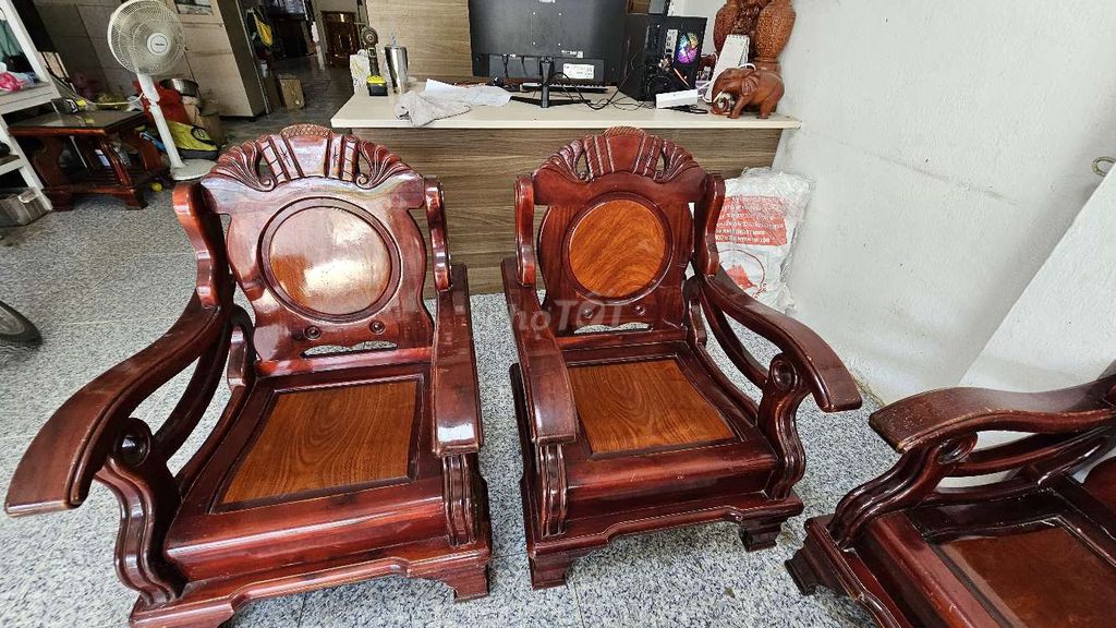 Cty Thanh lý bộ sofa gỗ còn đẹp như hình