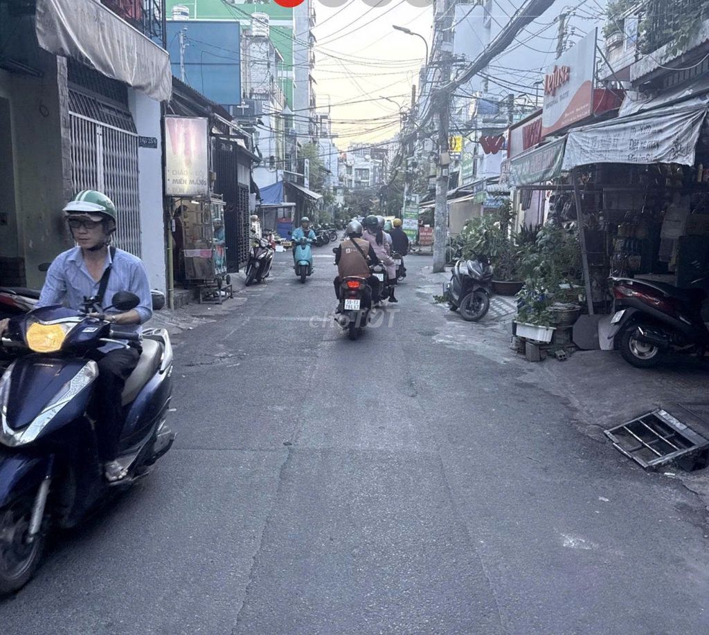 Дом в переулке с авто 6м, 179/12/24a To Hien Thanh, 4x8м, 2 этажа