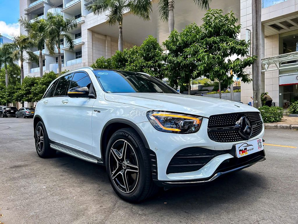 MERCEDES BENZ GLC300 4MATIC AMG model 2022