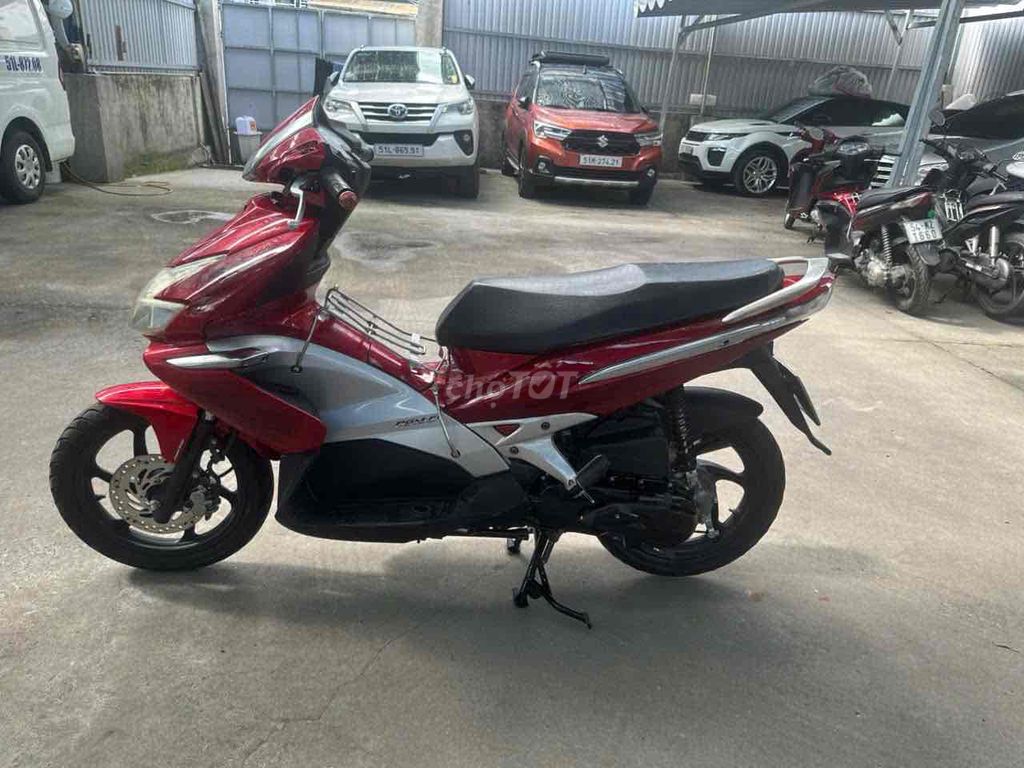 Honda Airblade 110 Fi красный узор 2011 с номерами Хошимина