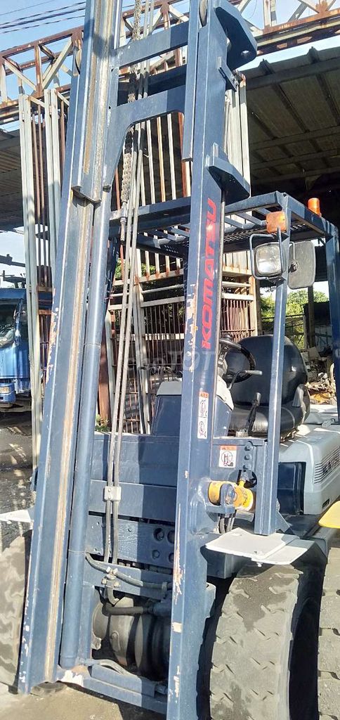 Xe nâng Komatsu FD 30_11 , cao 4,3 m _ gật gù. Mua bán Phương tiện khác tại Thành phố Biên Hòa Đồng Nai được đăng bởi Nguyễn Thanh Phương hình 2