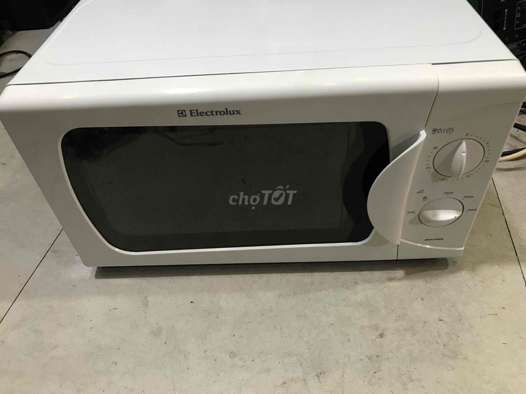 Lò vi sóng Electrolux EMM 1908W. Mua bán Bếp, lò, đồ điện nhà bếp tại Quận 7 Tp Hồ Chí Minh được đăng bởi Phạm Hưng 1982 Q7 Đồ cũ Bao Sài  hình 1