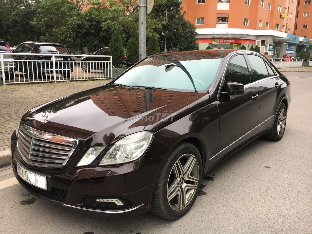 Mercedes-Benz E300 2009 Nâu. Mua bán Ô tô tại Quận Cầu Giấy Hà Nội được đăng bởi le Quoc Hoan hình 3