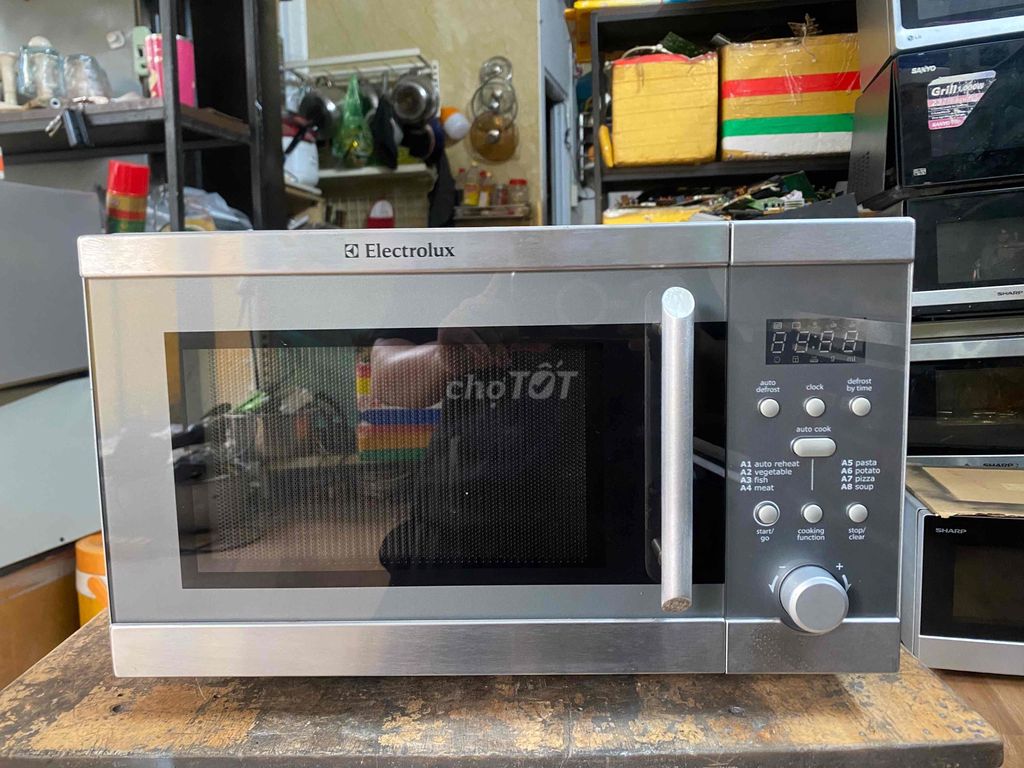 Lò vi sóng Electrolux 20L có nướng đã qua sử dụng. Mua bán Bếp, lò, đồ điện nhà bếp tại Quận Gò Vấp Tp Hồ Chí Minh được đăng bởi Nguyễn đăng phương hình 1