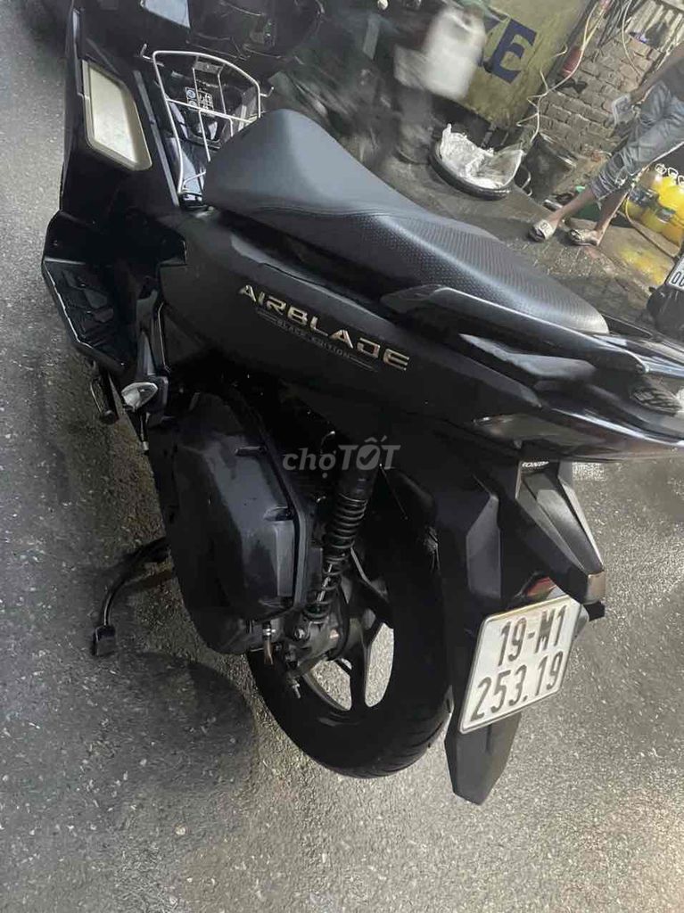 Honda Airblade 2023 Bản Đặc Biệt Đen Nhám Xe Zin. Mua bán Xe máy tại Quận Hoàng Mai Hà Nội được đăng bởi Tuấn Giang hình 3