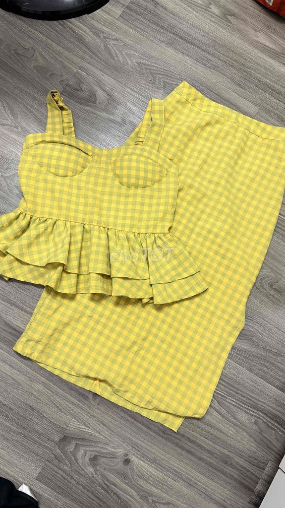 Bộ áo caro xoè có mút sẵn và chân váy dáng dài. Mua bán Quần áo tại Huyện Bình Chánh Tp Hồ Chí Minh được đăng bởi Quyên hình 1