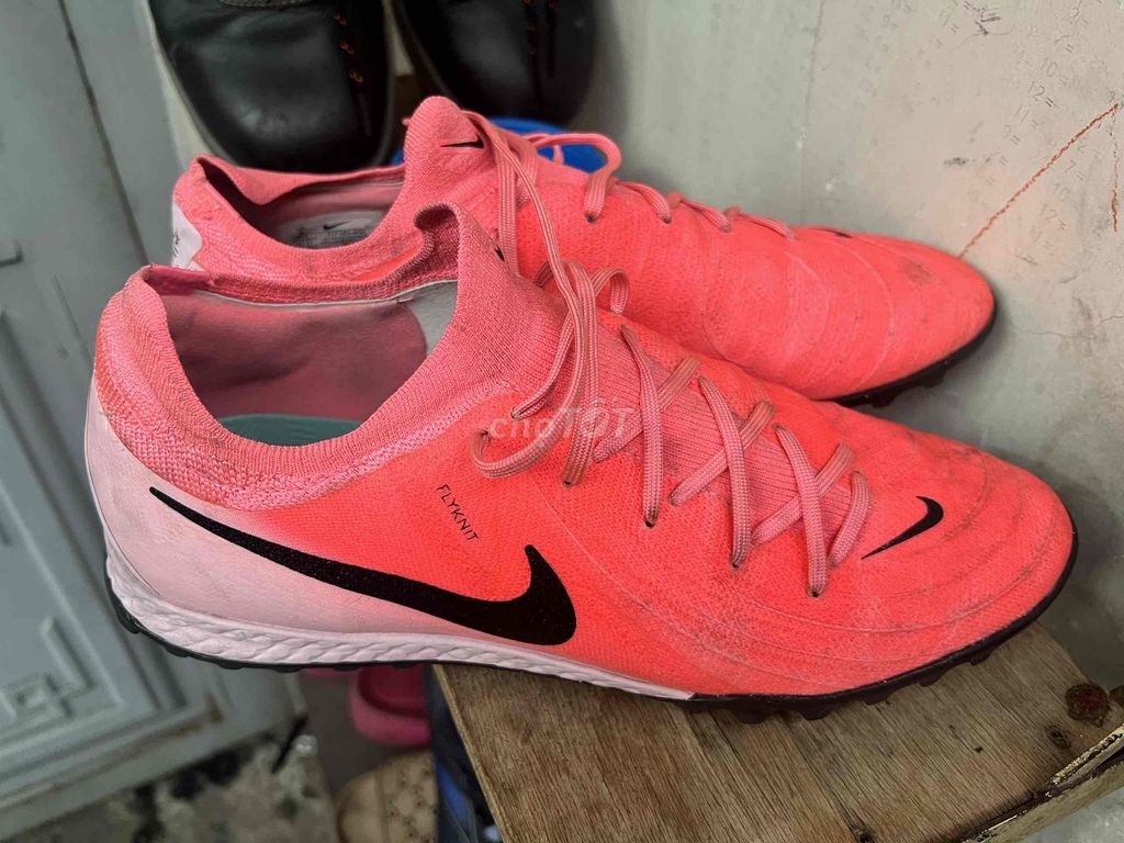 Giày đá bóng Nike Phantom GX Hồng Nam 42.5. Mua bán Giày dép tại Thành phố Dĩ An Bình Dương được đăng bởi đình hoàng hình 1