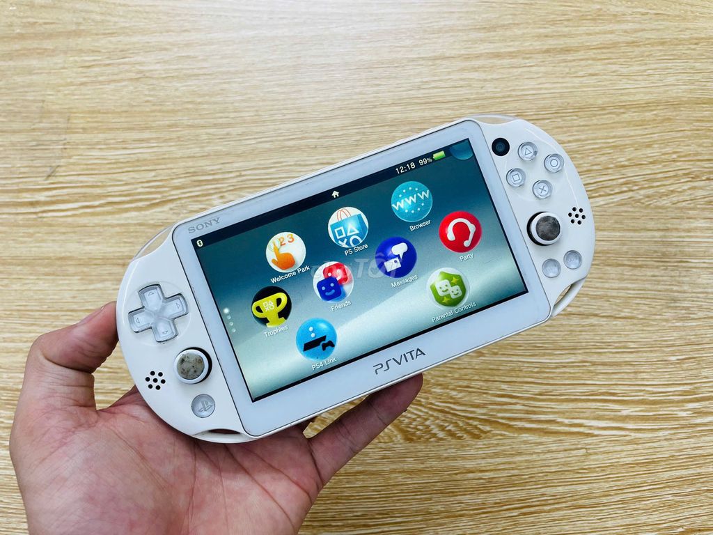 Máy chơi game Sony PS Vita 2000 Trắng 32GB. Mua bán Thiết bị chơi game tại Quận Đống Đa Hà Nội được đăng bởi Tú Dybala hình 1