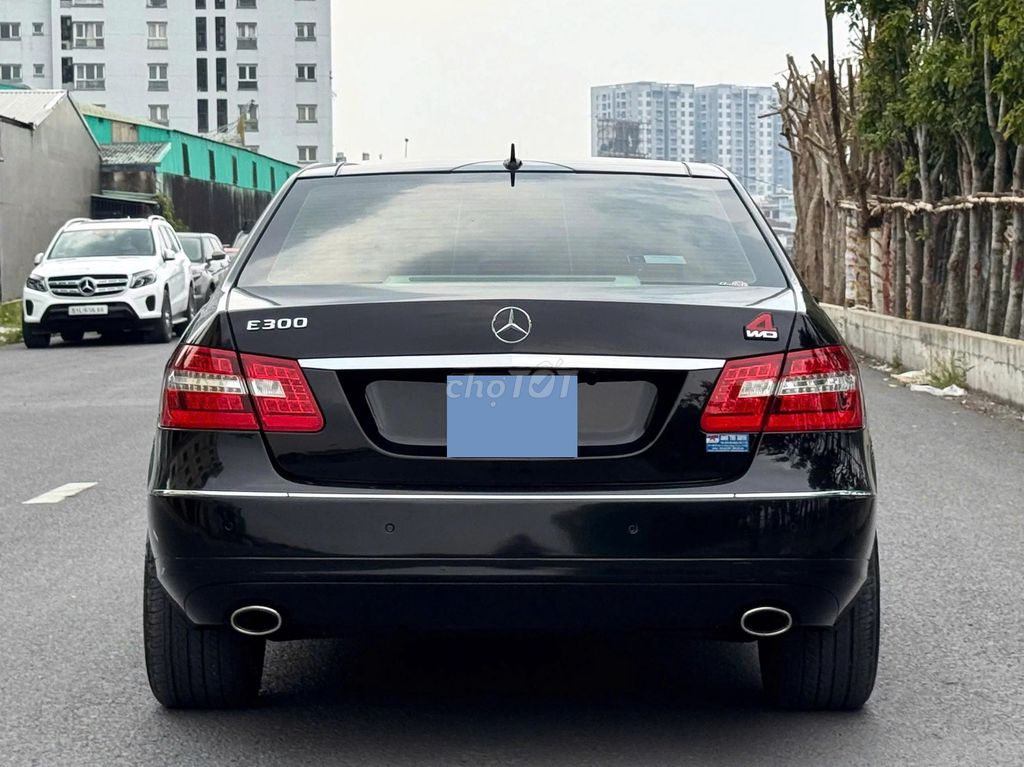 Mercedes-Benz E300 đời 2010 số tự động. Mua bán Ô tô tại Quận Gò Vấp Tp Hồ Chí Minh được đăng bởi Phương 831 hình 2