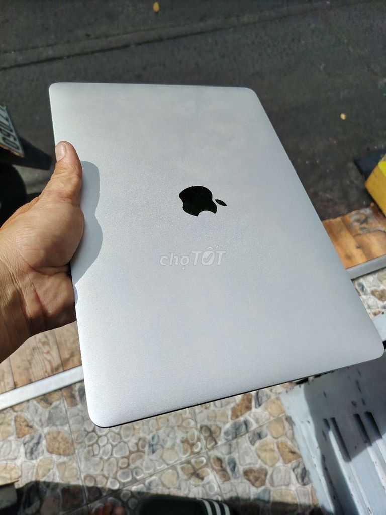 Apple Macbook Pro M1 13 inch 8GB/256GB Bạc . Mua bán Laptop tại Quận 8 Tp Hồ Chí Minh được đăng bởi Nguyễn Duy Phương hình 1