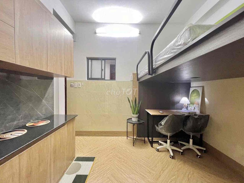 Комната с антресолью в новом доме с лифтом и мебелью у аэропорта