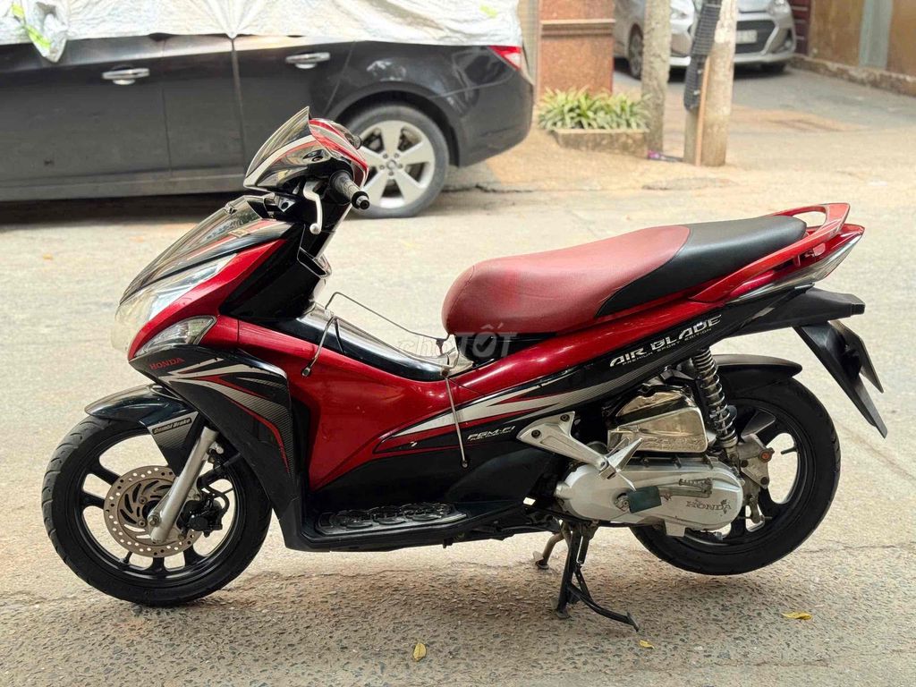 Спортивный Honda Air Blade FI, красно-черный, оригинал