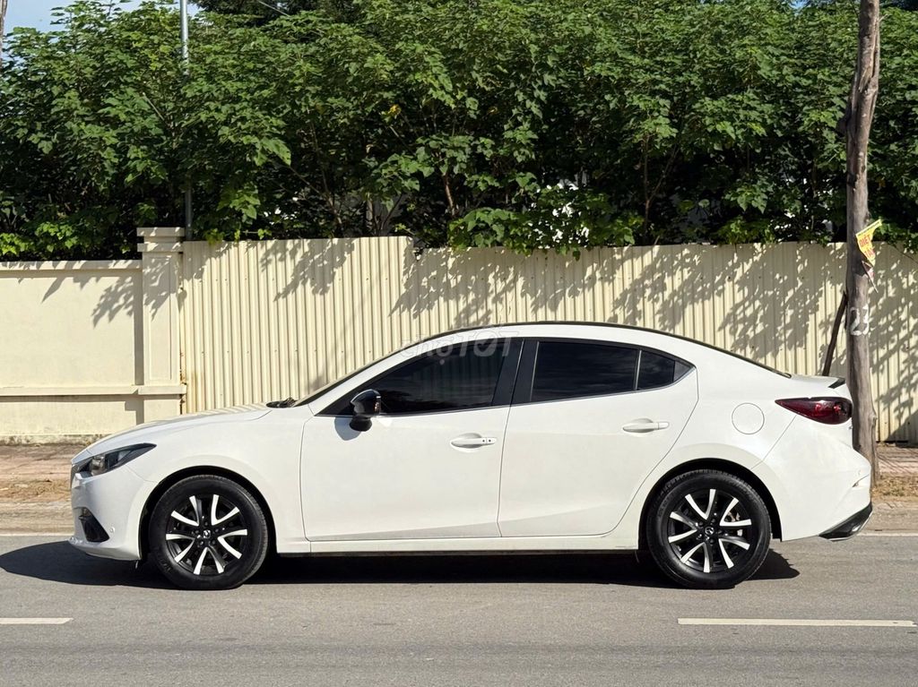 Mazda 3 1.5AT 2016 белый 90 тыс. км
