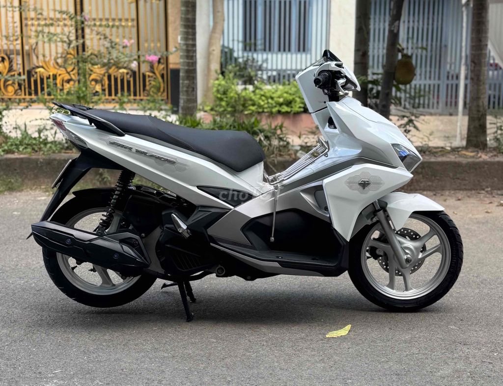 Honda Air Blade 125 moden 2018 Trắng khoá smkey. Mua bán Xe máy tại Quận Gò Vấp Tp Hồ Chí Minh được đăng bởi CHXM 86 chuyên bán xe trả góp hình 9